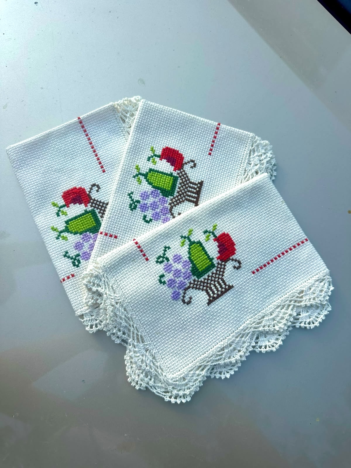Juego de servilletas bordadas con tetera y flores